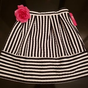 ⭐Xhilaration Black/White stripe skirt size XS